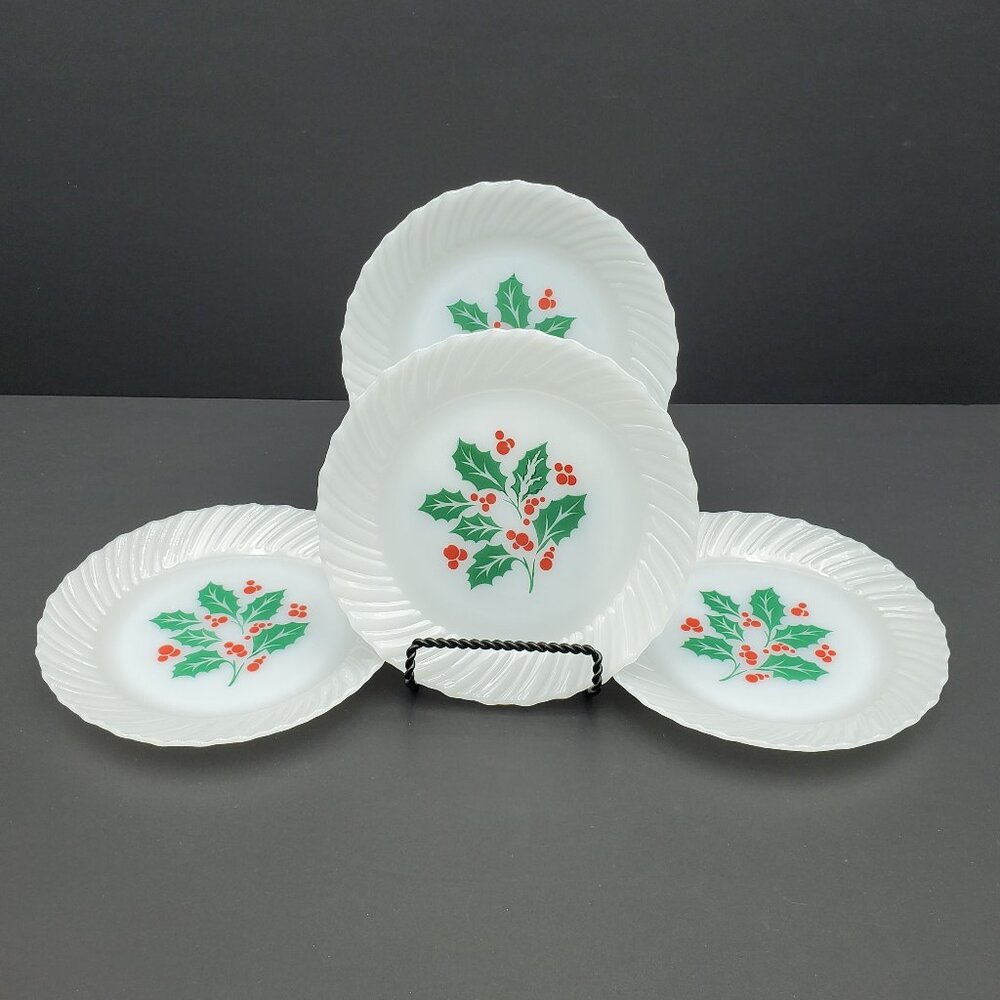 Termocrisa Holly Berry White Milk Glass Christmas Dessert Appetizer Plates